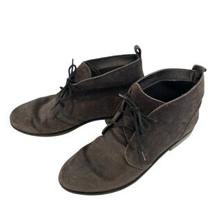 Naot Women's‎ Grey Suede Booties in Size 9.5